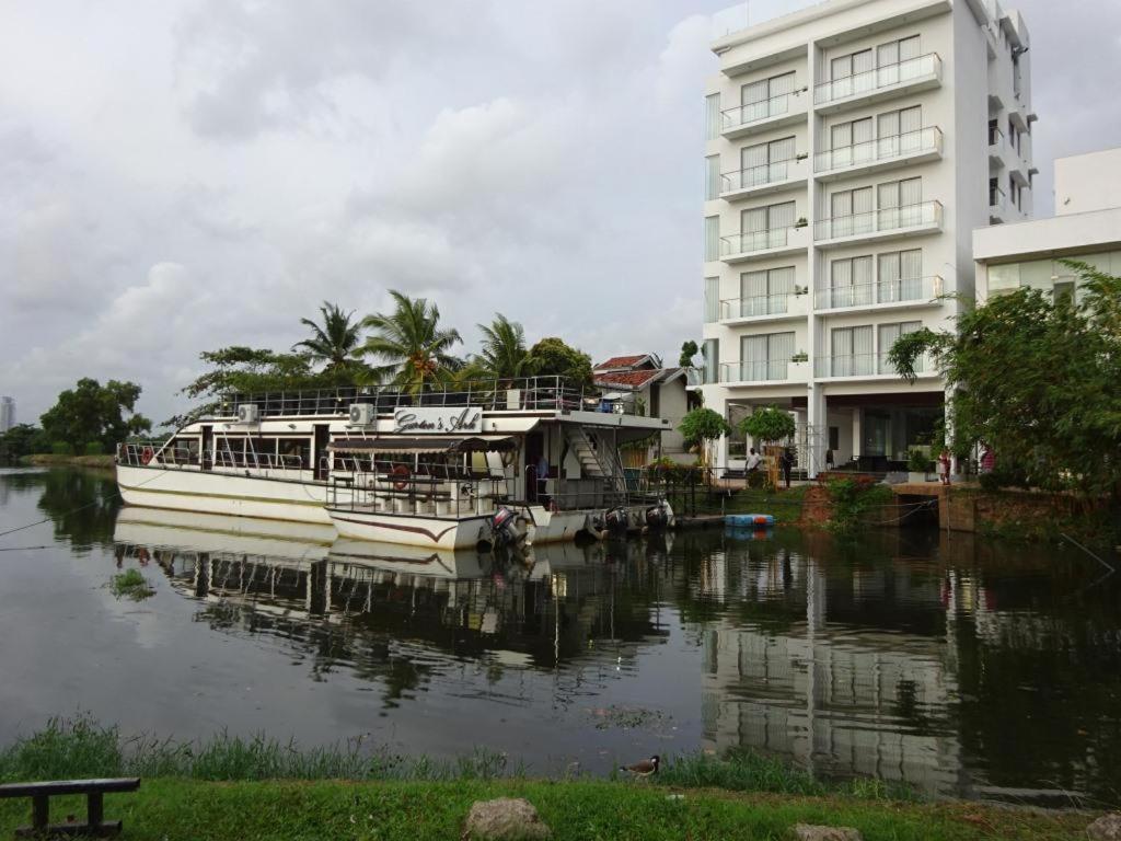 Water Park Residencies Hotel Nugegoda Exterior foto